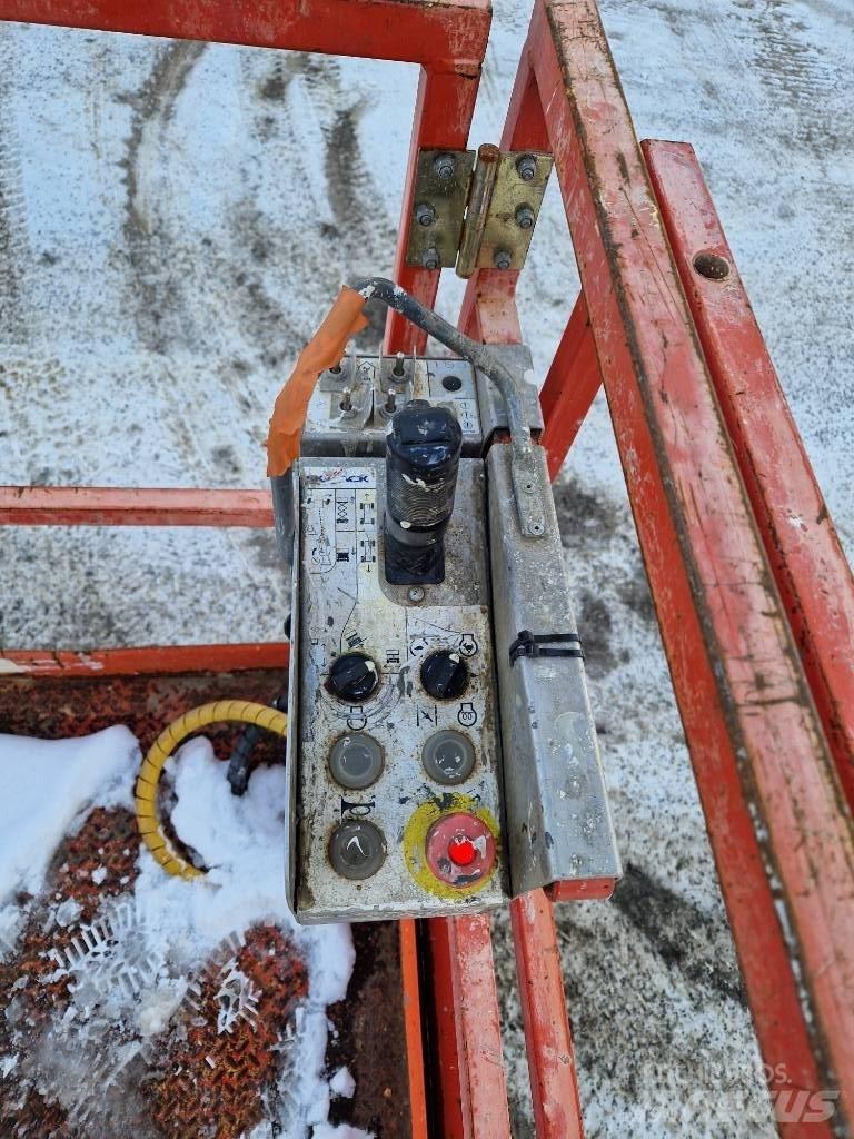 SkyJack SJ 6832 RT Saksilavat