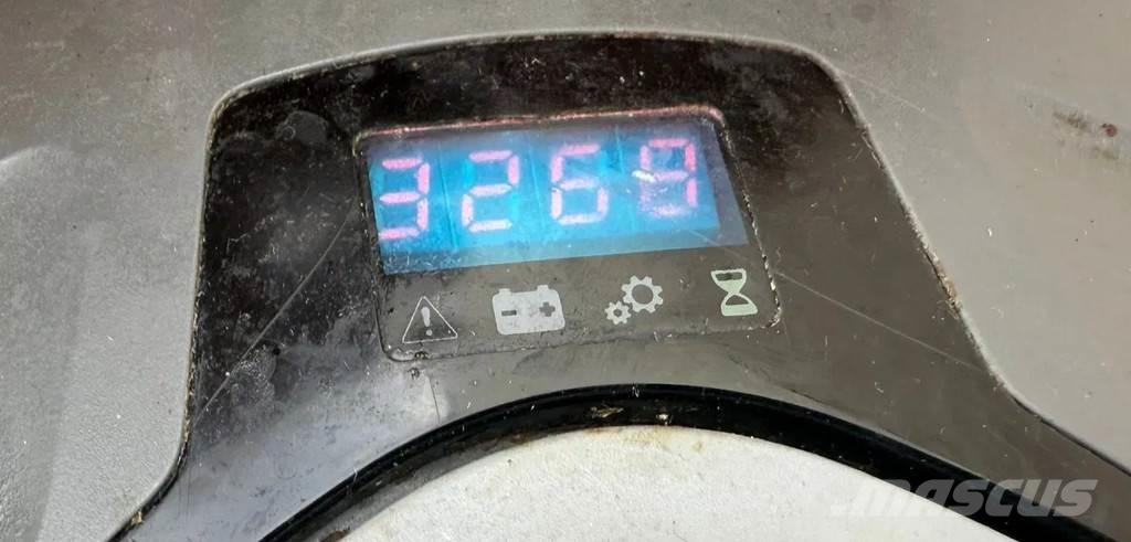 BT SWE200D Käyden ajettavat pinoamistrukit