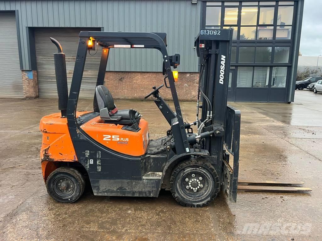 Doosan D 25 GP Dieseltrukit