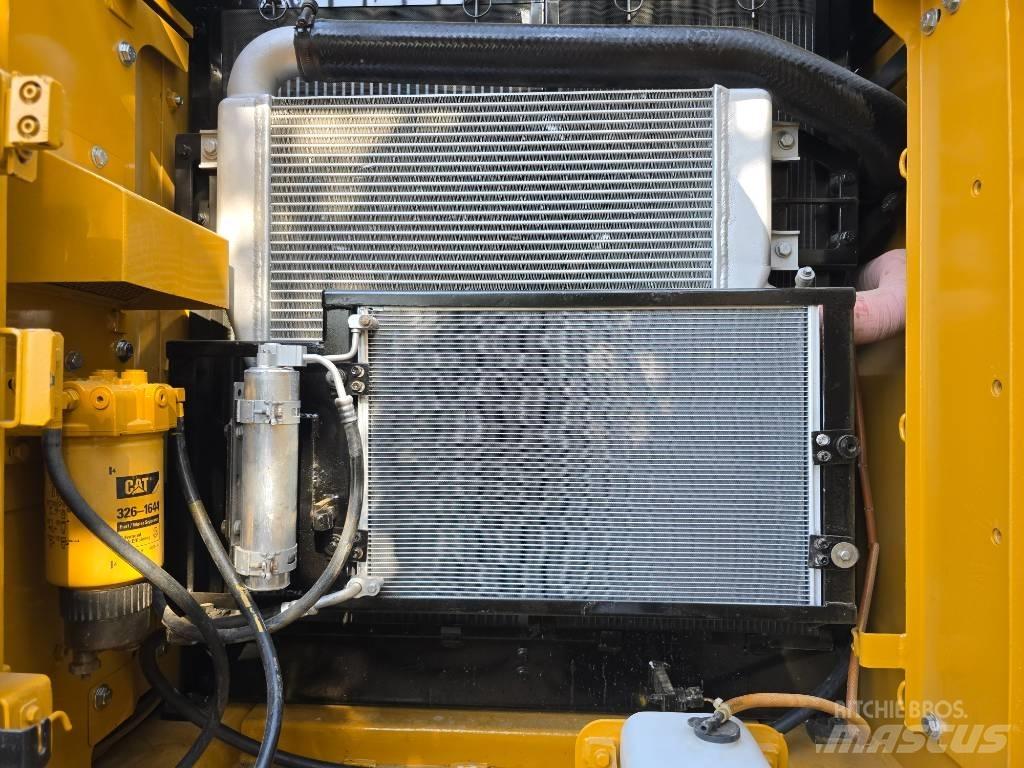 CAT 320D2 Telakaivukoneet