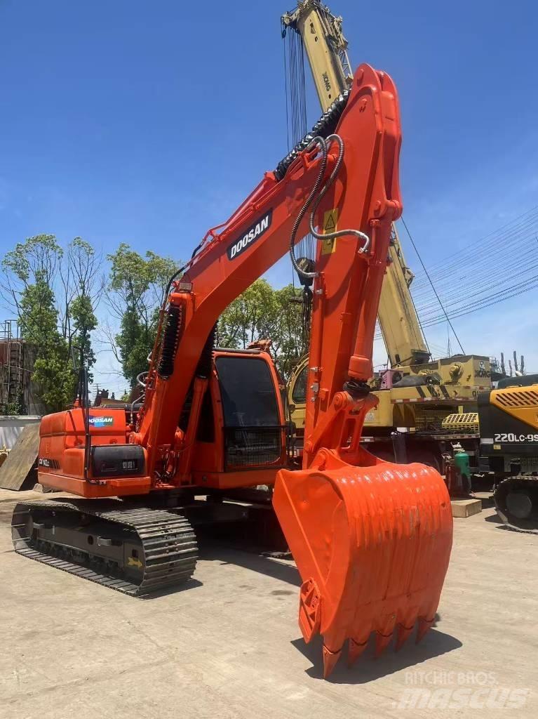 Doosan DX 140 LC Telakaivukoneet
