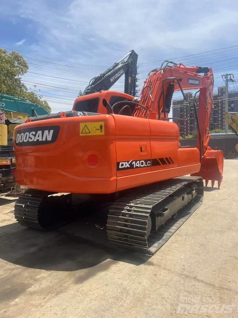 Doosan DX 140 LC Telakaivukoneet