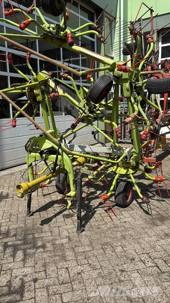 CLAAS Volto 770 Pöyhimet ja haravat