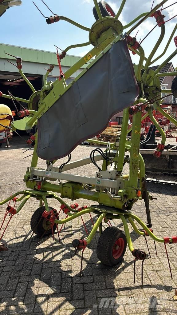 CLAAS Volto 770 Pöyhimet ja haravat