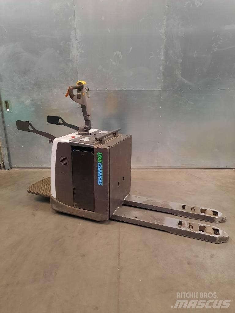 UniCarriers PMR200 Lavansiirtotrukit ajotasolla
