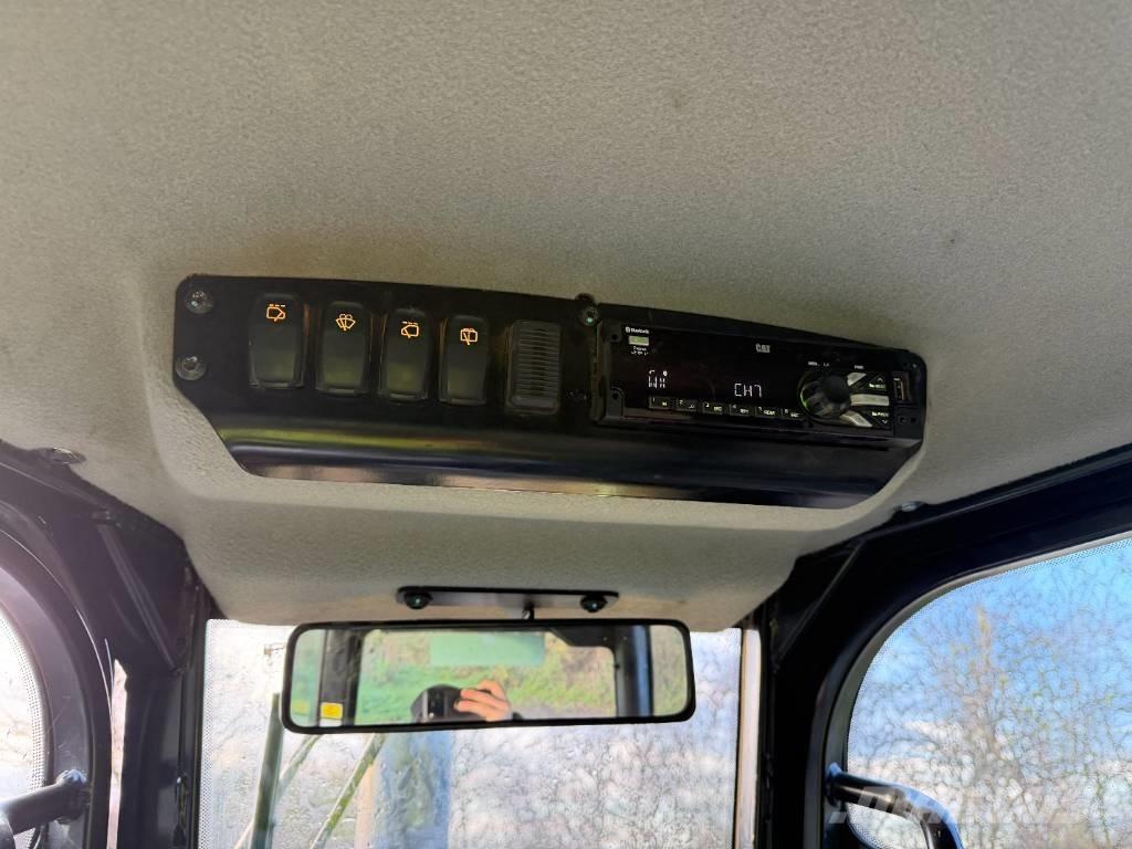 CAT D 4 K 2 LGP Telaketjupuskutraktorit