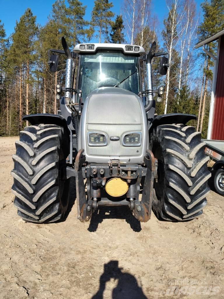 Valtra T130 Hi-Tek Traktorit