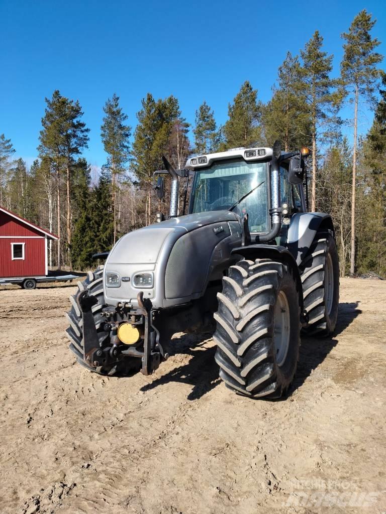 Valtra T130 Hi-Tek Traktorit