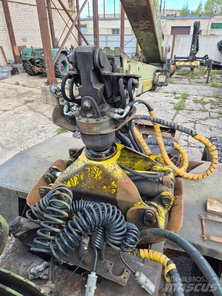 Loglift 82S Kuormatraktorinosturit