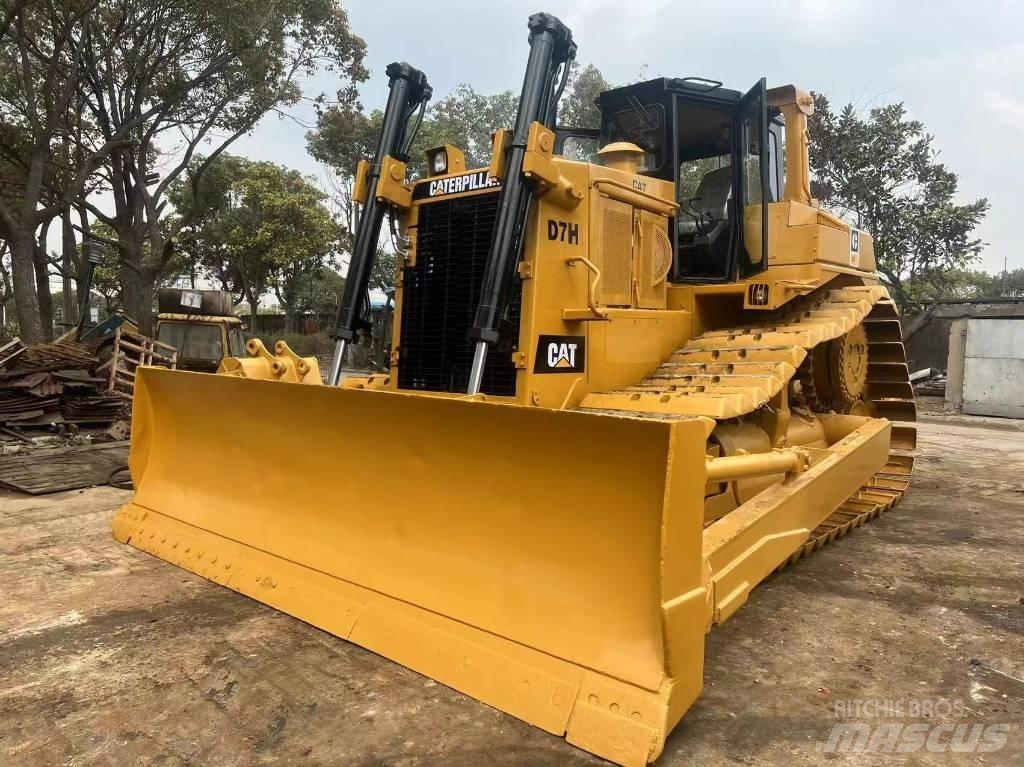 CAT D7H Telaketjupuskutraktorit