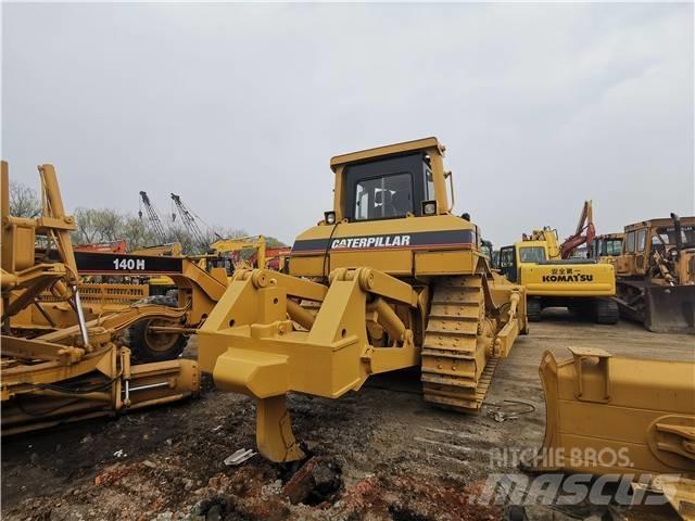 CAT D7H Telaketjupuskutraktorit