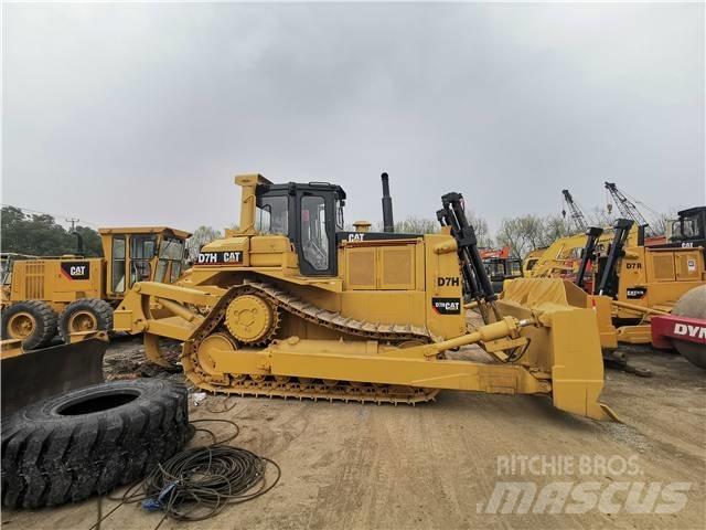 CAT D7H Telaketjupuskutraktorit