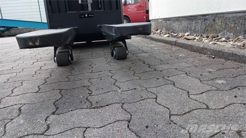 Toyota SWE160L Käyden ajettavat pinoamistrukit