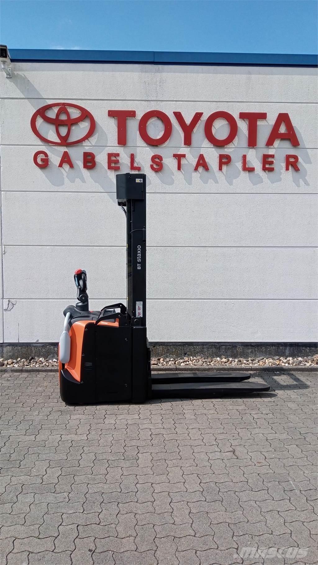 Toyota SWE160L Käyden ajettavat pinoamistrukit