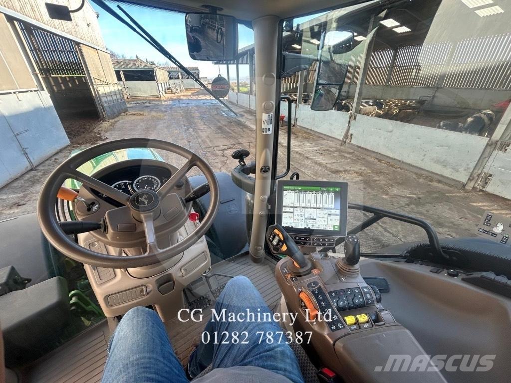 John Deere 6215 R Traktorit