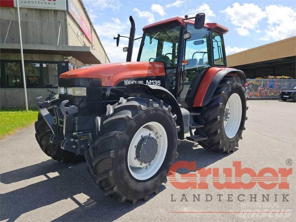 New Holland M 135 Traktorit