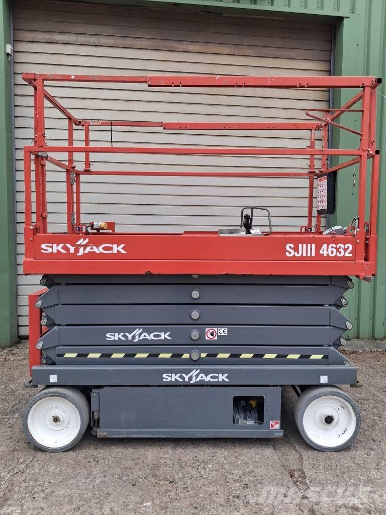 SkyJack SJ III 4632 Saksilavat