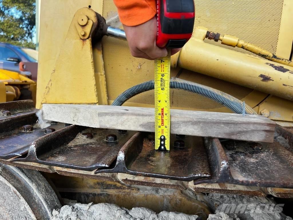 CAT D 3 B Telaketjupuskutraktorit