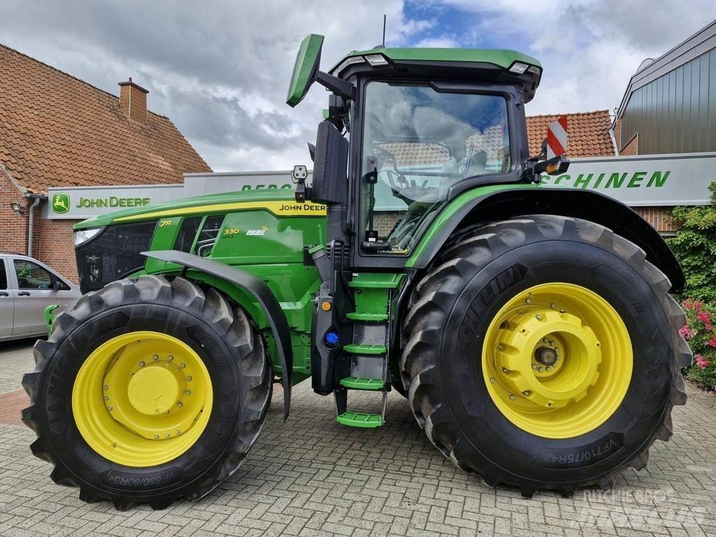 John Deere 7R330 Traktorit
