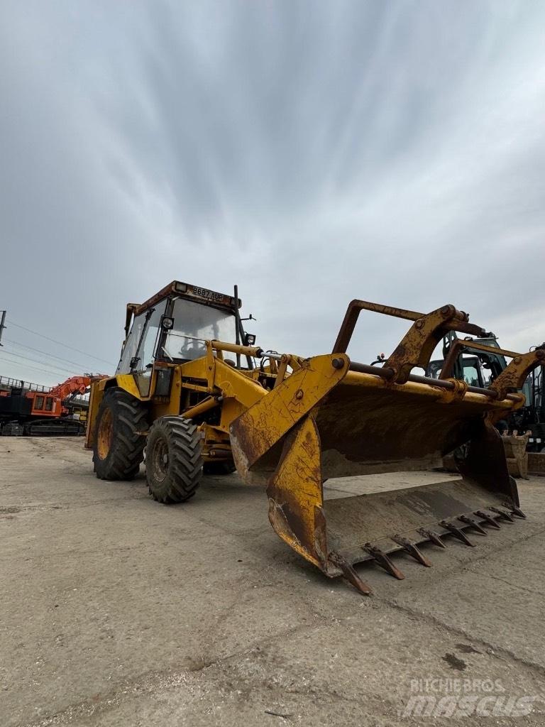 JCB 3 CX Kaivurikuormaajat