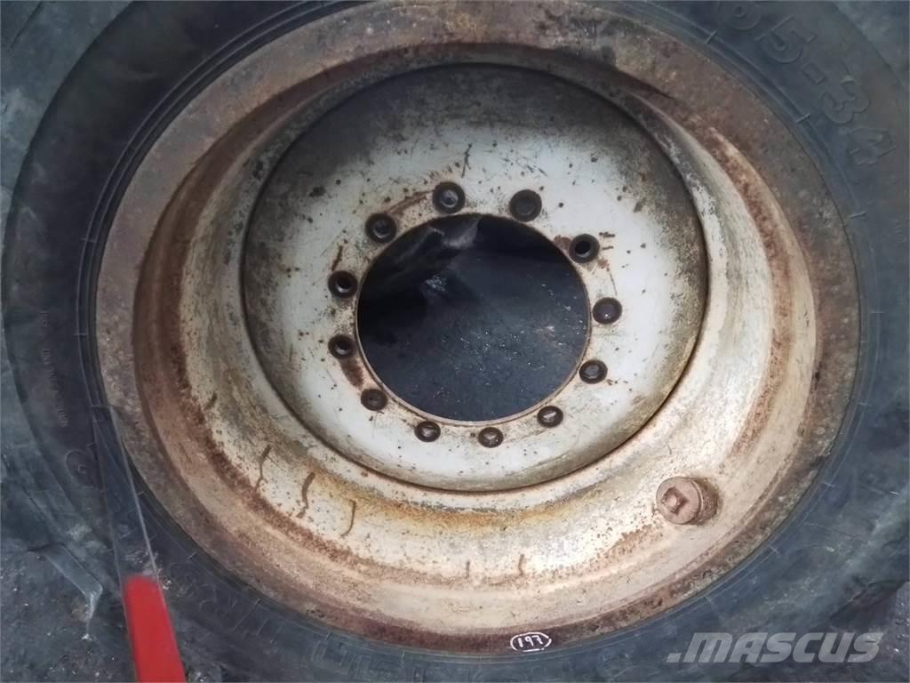 Valmet 836 20x34 Renkaat ja vanteet