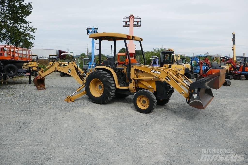 DEERE 110 Kaivurikuormaajat