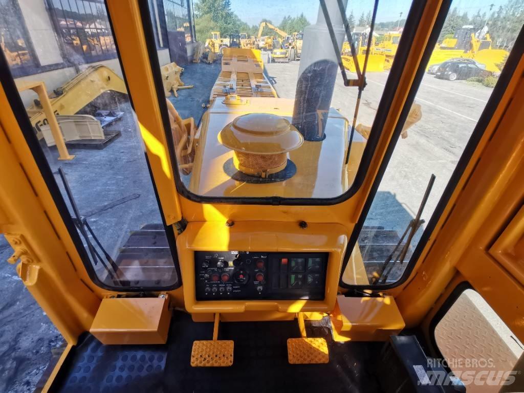 Dressta TD-20G Telaketjupuskutraktorit