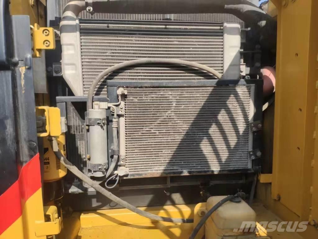 CAT 320 B Telakaivukoneet