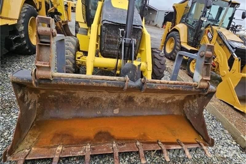 CAT 422E TLB Kaivurikuormaajat