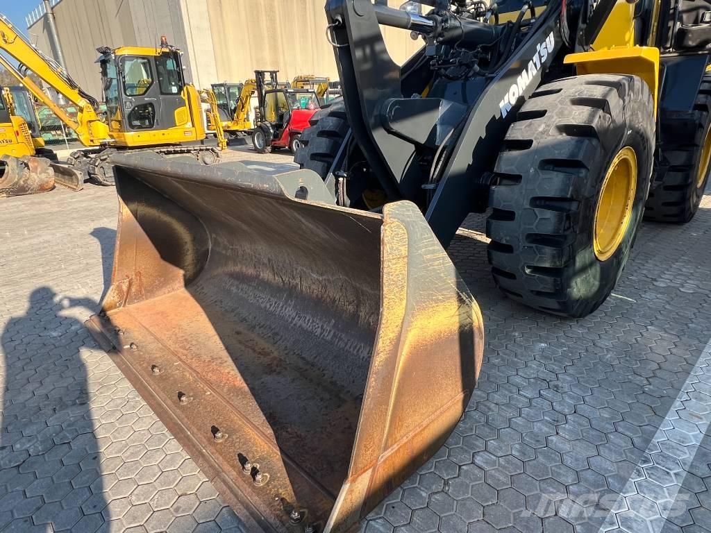 Komatsu WA 250 PZ-6 Pyöräkuormaajat