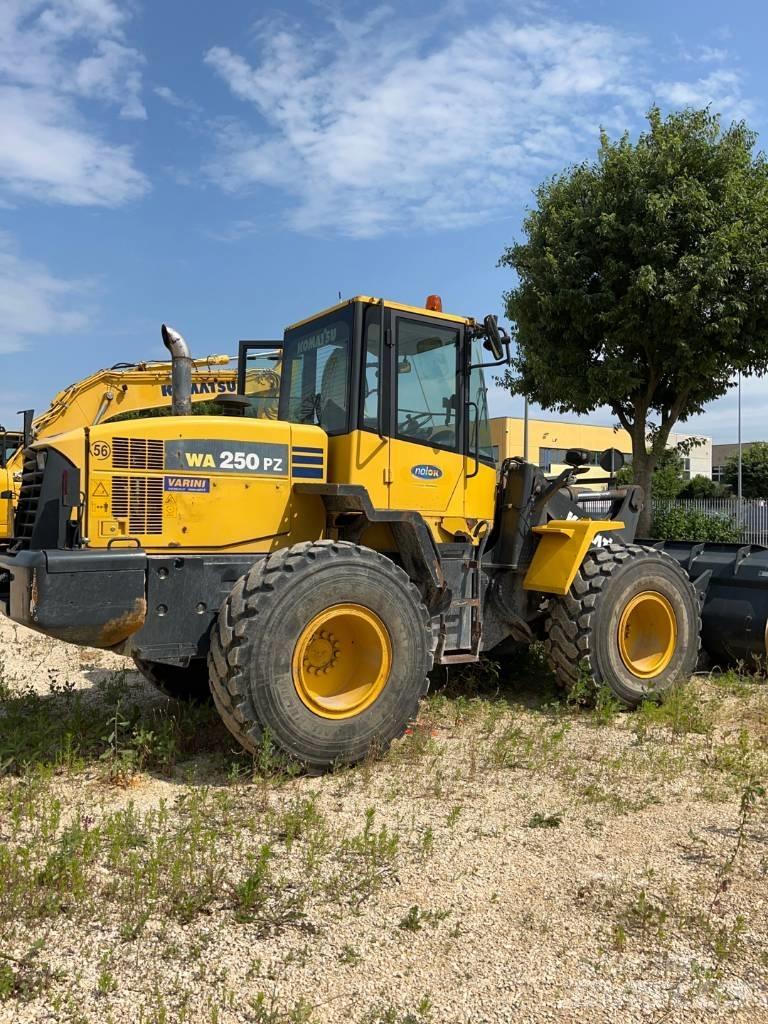Komatsu WA 250 PZ-6 Pyöräkuormaajat