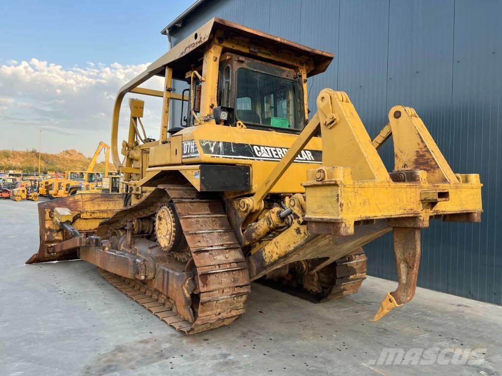 CAT D7H Telaketjupuskutraktorit