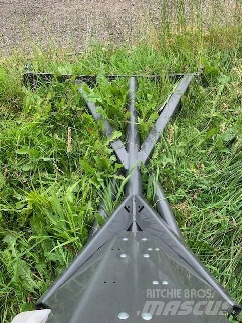 CLAAS BALE TWISTER Pyöröpaalaimet