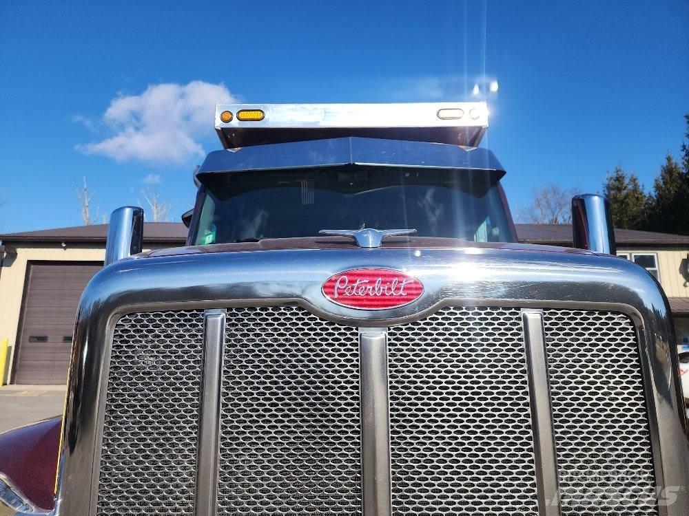 Peterbilt 567 Vetopöytäautot