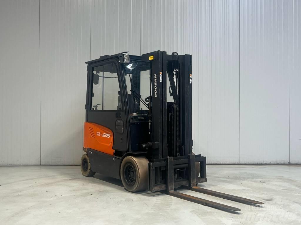 Doosan B25X-7 Sähkötrukit