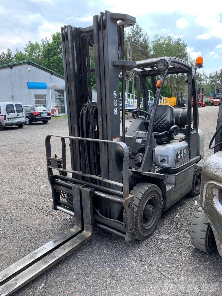 Nissan U1D2A25PQ Nestekaasutrukit
