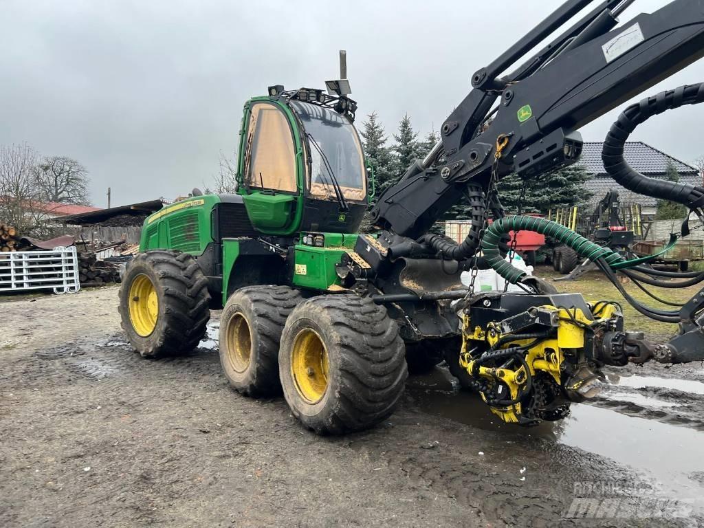 John Deere 1170 E Harvesterit