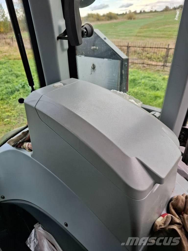 Valtra Q 305 Traktorit