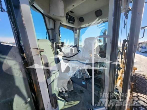 CAT 140M Tiehöylät