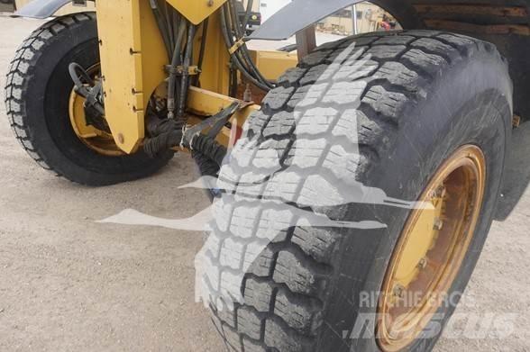 CAT 140M AWD Tiehöylät