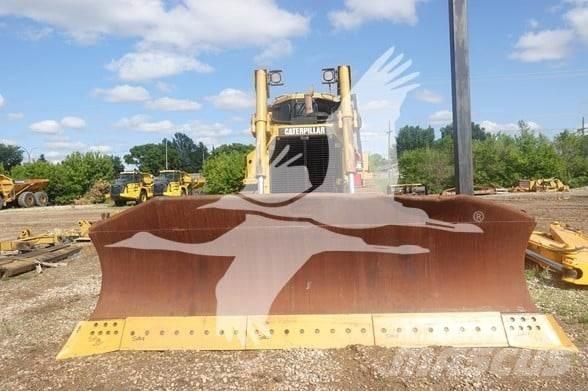 CAT D8T Telaketjupuskutraktorit