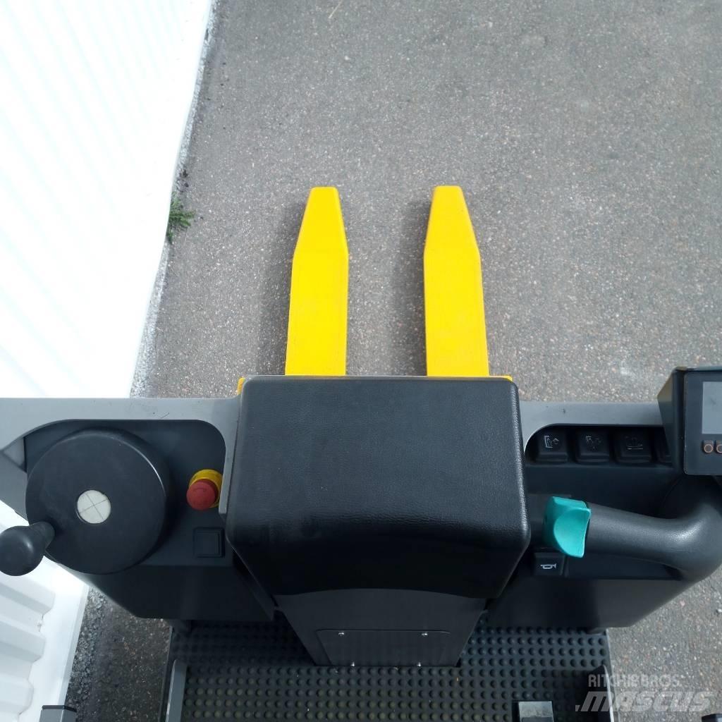 Jungheinrich EKS 110 Välitasokeräilytrukit
