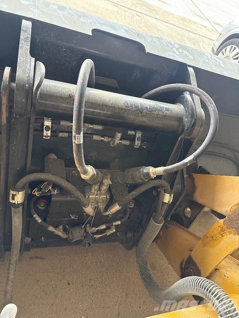 CAT 432 Kaivurikuormaajat