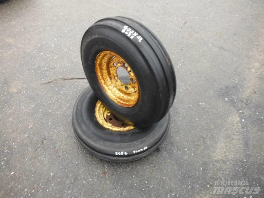 Dunlop 7.00X12 Renkaat ja vanteet