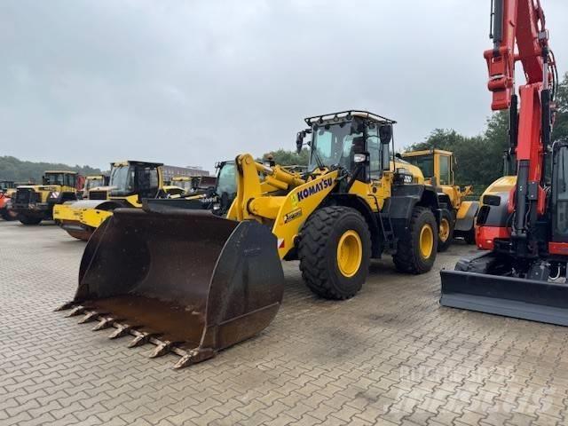 Komatsu WA 320 Pyöräkuormaajat