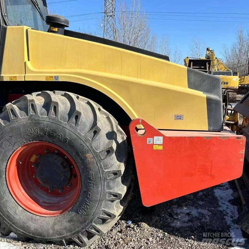 Dynapack CA702 Yksivalssijyrät