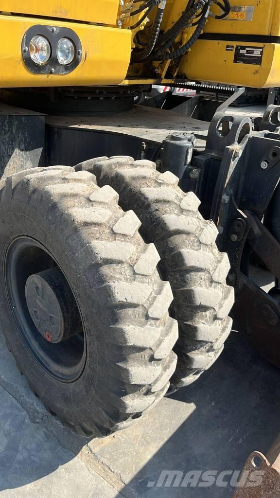 Komatsu PW 158-11 Pyöräkaivukoneet