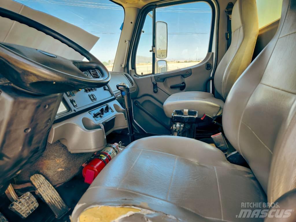 Freightliner 108 SD Vesisäiliöautot