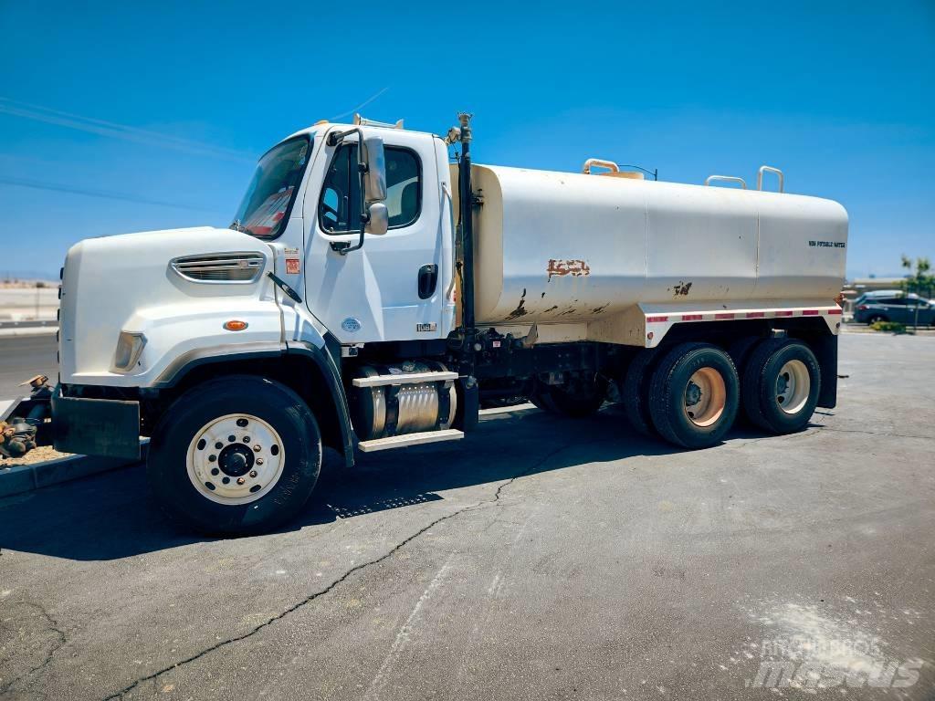 Freightliner 108 SD Vesisäiliöautot