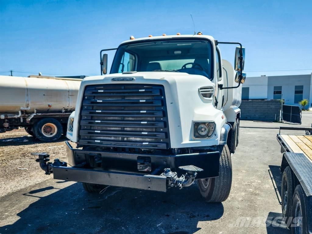 Freightliner 108 SD Vesisäiliöautot